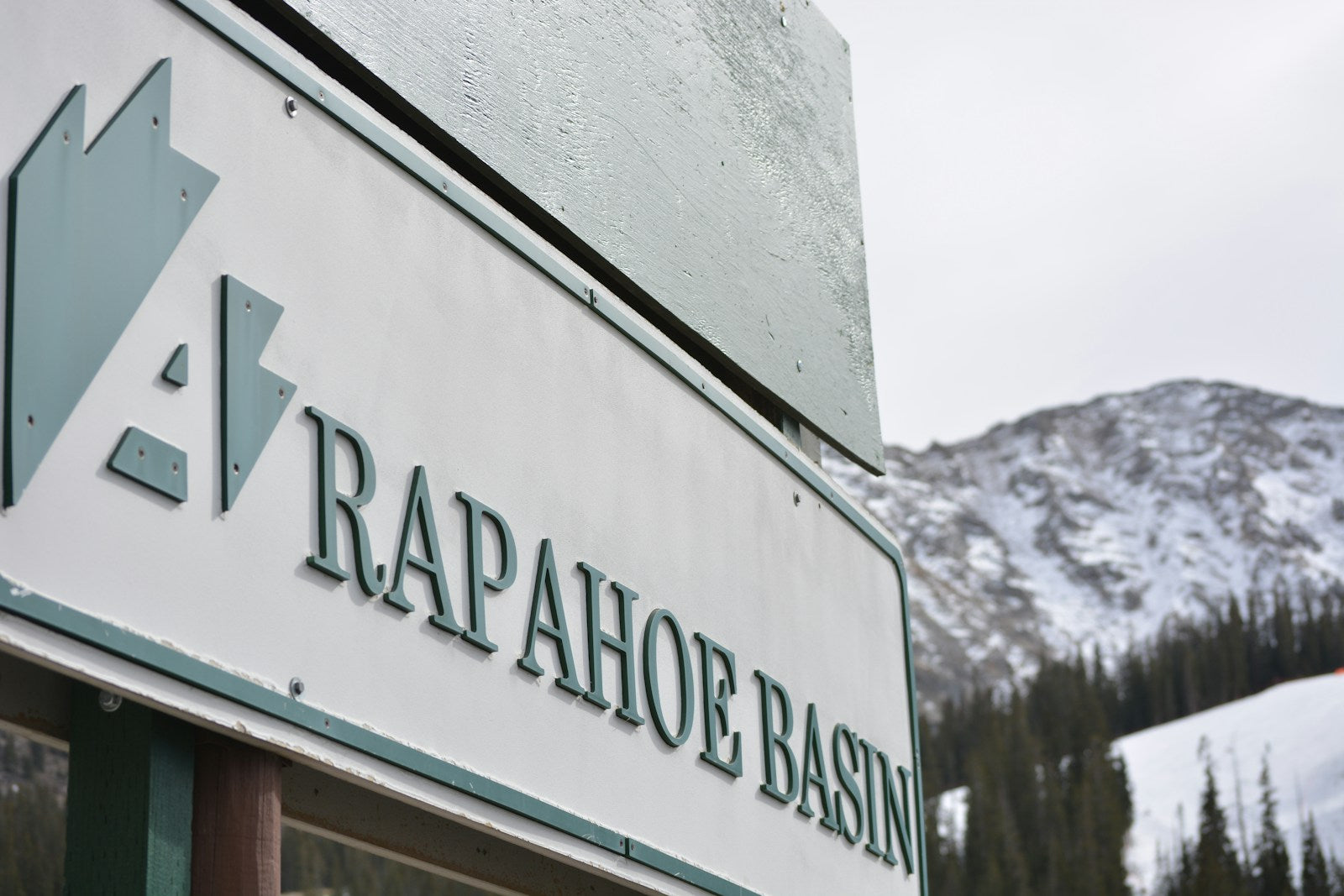 Explore Epic Adventure at Arapahoe Basin: Ski Pass & Deals for 2024-25