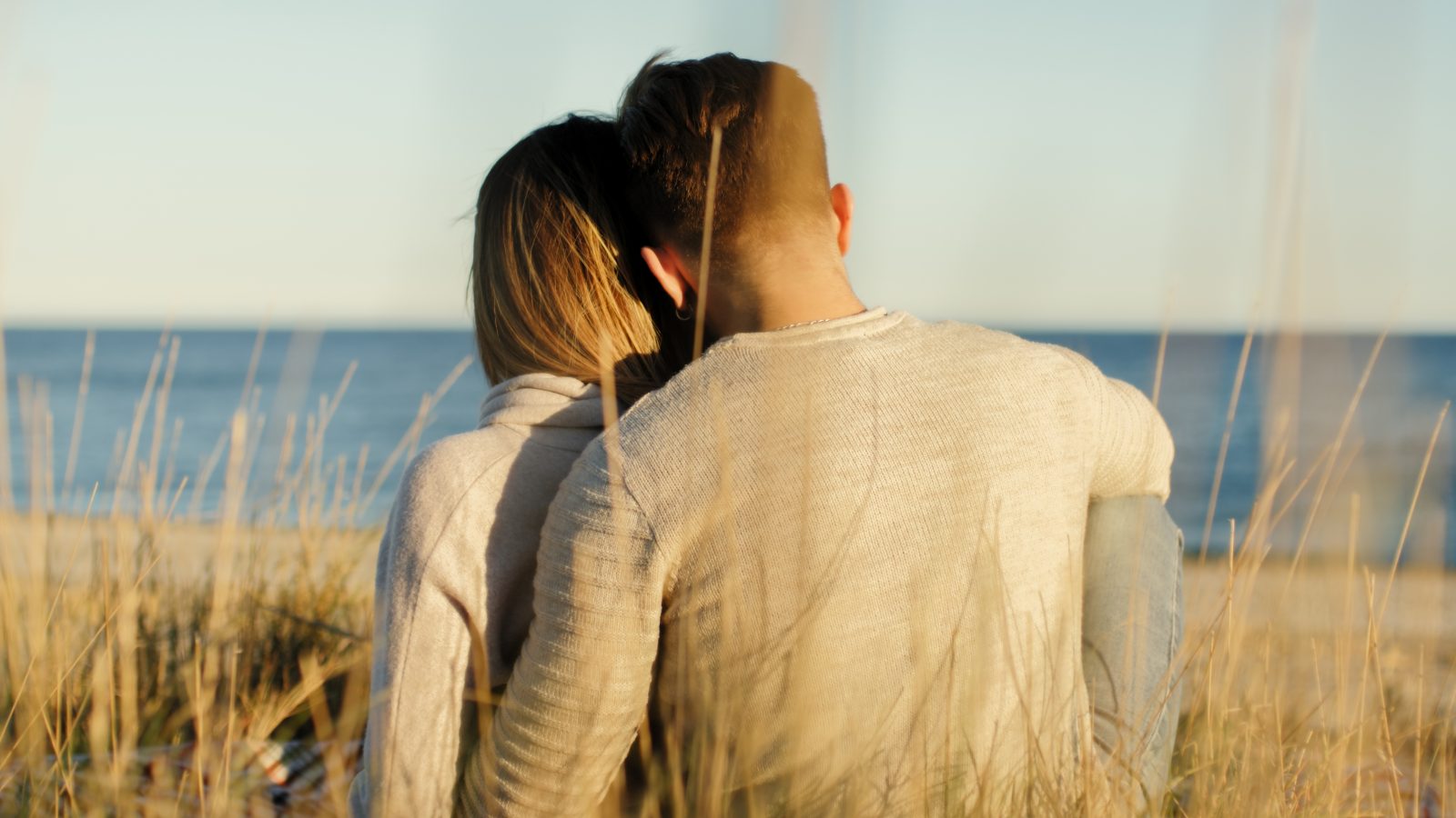 Couple hug on the beach 1107183